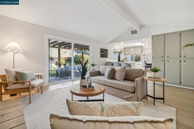 139 Regency Dr, Clayton, CA 94517