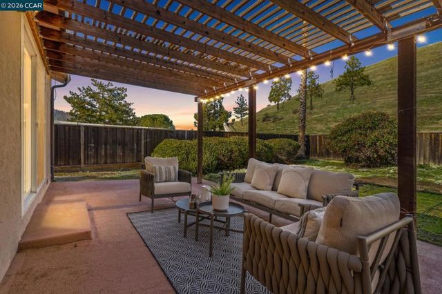 139 Regency Dr, Clayton, CA 94517