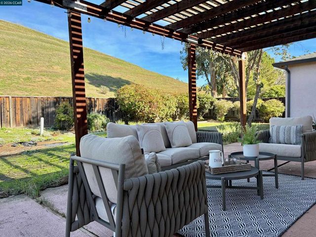 139 Regency Dr, Clayton, CA 94517