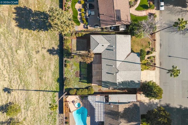 139 Regency Dr, Clayton, CA 94517