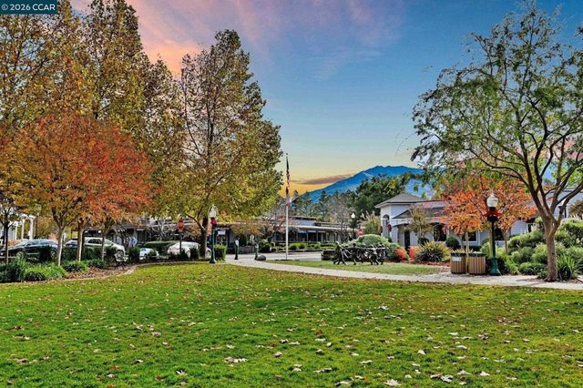 139 Regency Dr, Clayton, CA 94517