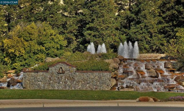 139 Regency Dr, Clayton, CA 94517