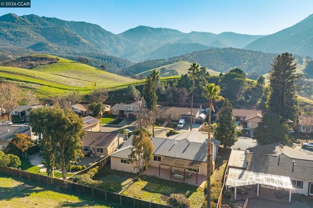 139 Regency Dr, Clayton, CA 94517