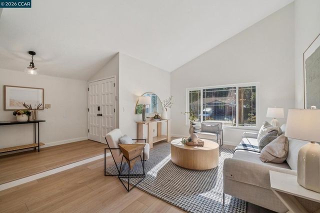 139 Regency Dr, Clayton, CA 94517