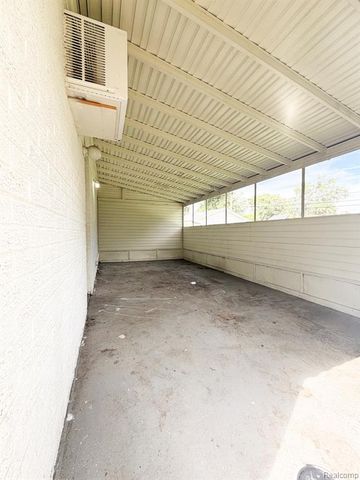 8439 Plumbrook Road, Sterling Heights, MI 48313
