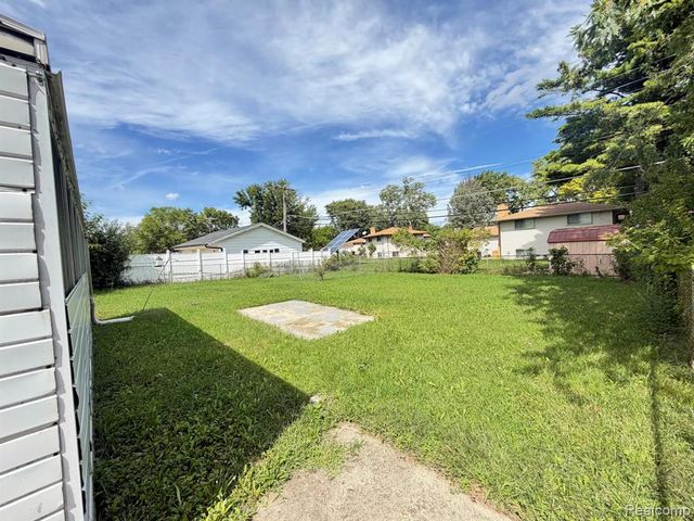 8439 Plumbrook Road, Sterling Heights, MI 48313