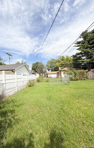 8439 Plumbrook Road, Sterling Heights, MI 48313