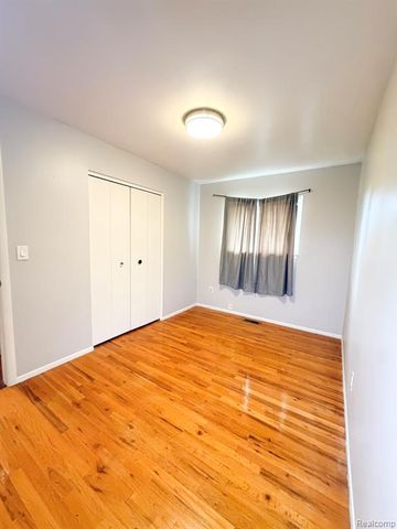 8439 Plumbrook Road, Sterling Heights, MI 48313