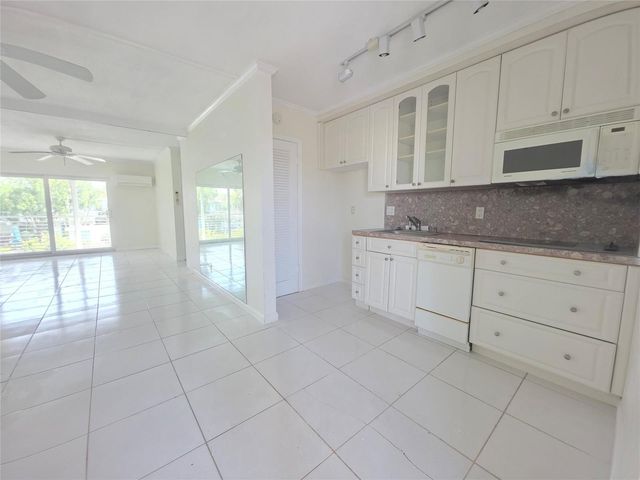 2131 NE 42nd Court 209e, Lighthouse Point, FL 33064