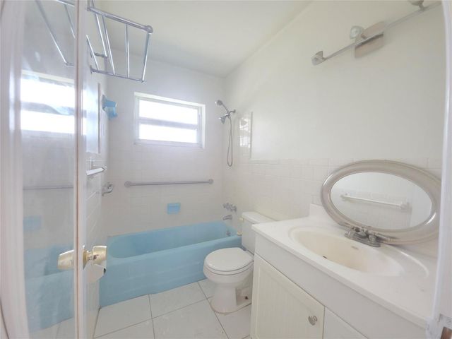 2131 NE 42nd Court 209e, Lighthouse Point, FL 33064