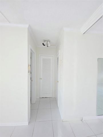 2131 NE 42nd Court 209e, Lighthouse Point, FL 33064