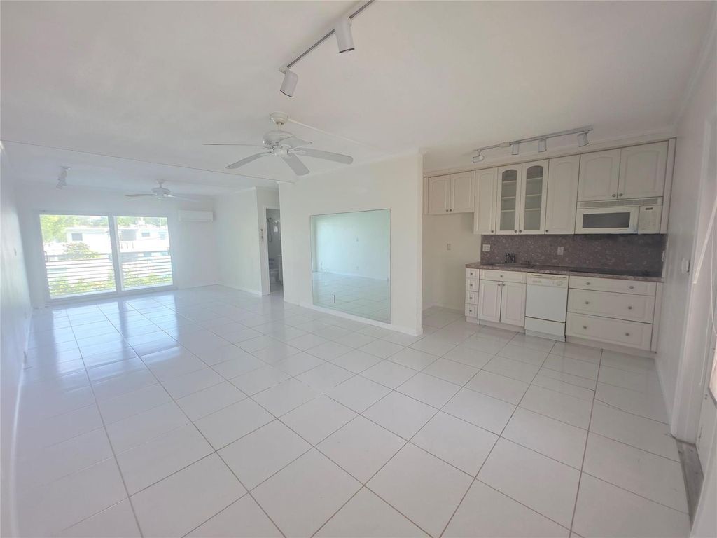 2131 NE 42nd Court 209e, Lighthouse Point, FL 33064