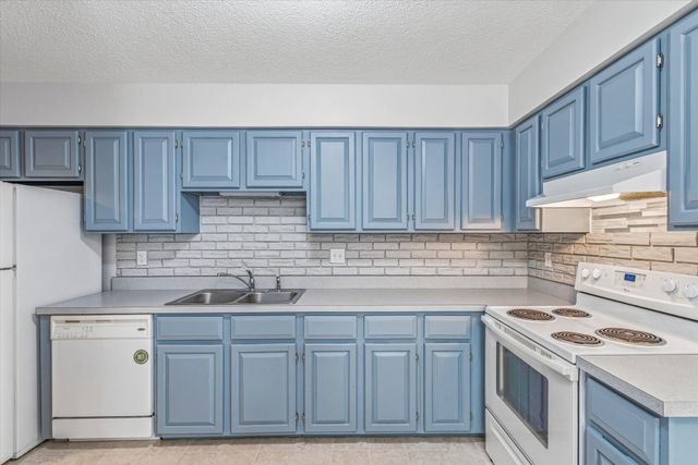 907 Monterey Drive, Shoreview, MN 55126