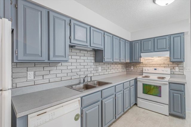907 Monterey Drive, Shoreview, MN 55126
