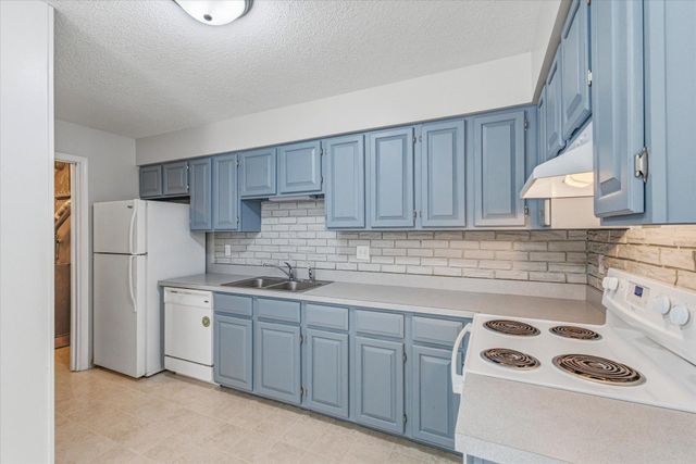 907 Monterey Drive, Shoreview, MN 55126