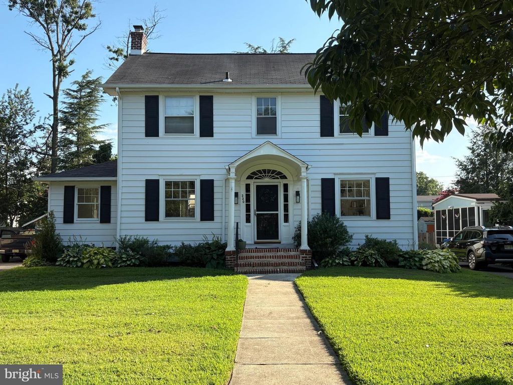 220 LINDEN AVE, Riverton, NJ 08077