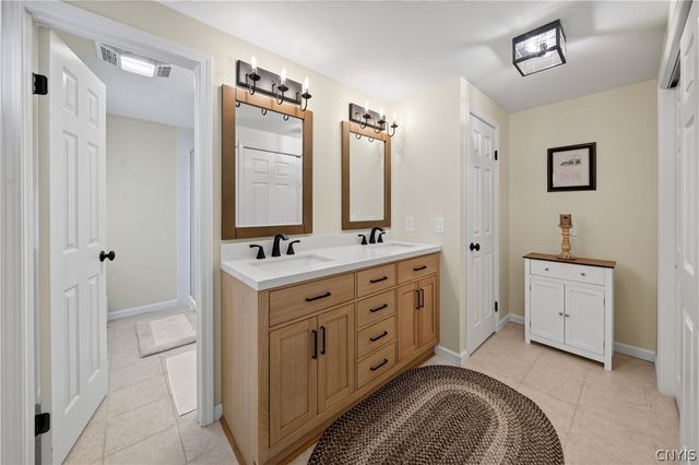 8302 Decoy Run, Manlius, NY 13104