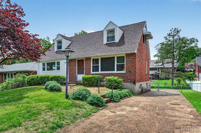 8735 Glenwood Drive, St Louis, MO 63126