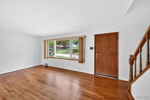 8735 Glenwood Drive, St Louis, MO 63126
