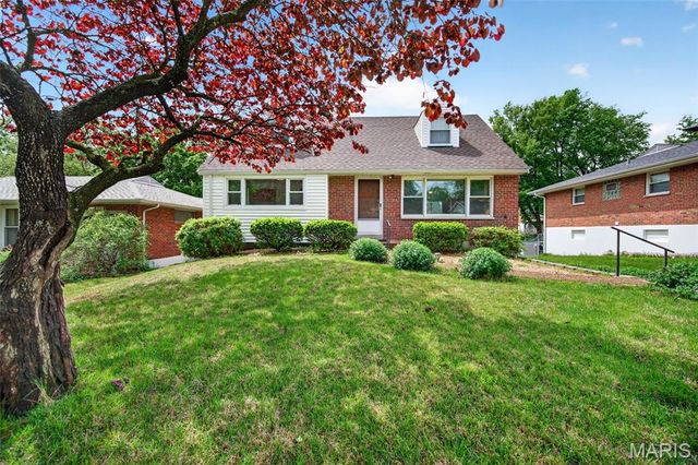 8735 Glenwood Drive, St Louis, MO 63126