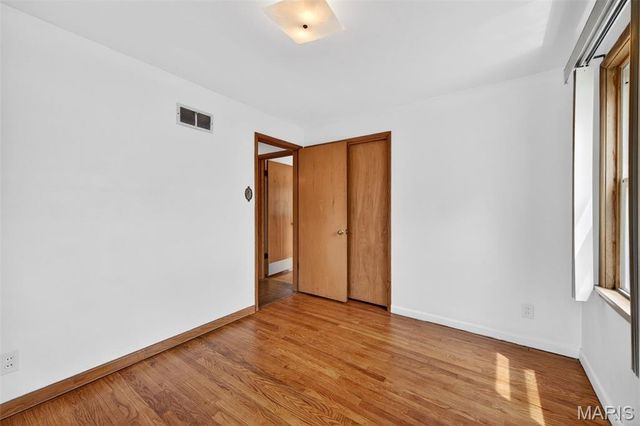 8735 Glenwood Drive, St Louis, MO 63126