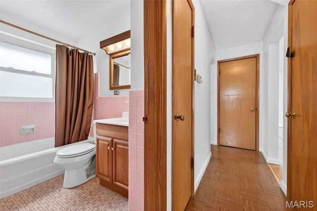 8735 Glenwood Drive, St Louis, MO 63126