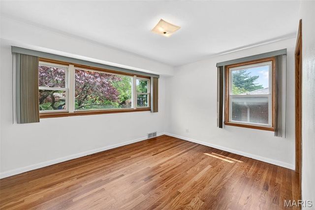 8735 Glenwood Drive, St Louis, MO 63126