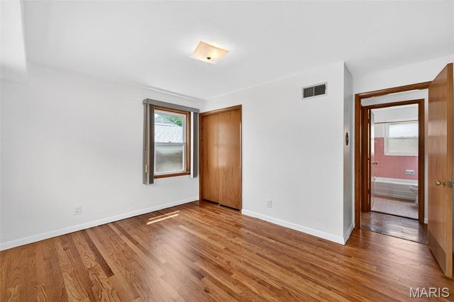 8735 Glenwood Drive, St Louis, MO 63126