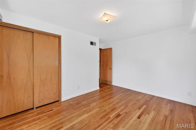 8735 Glenwood Drive, St Louis, MO 63126
