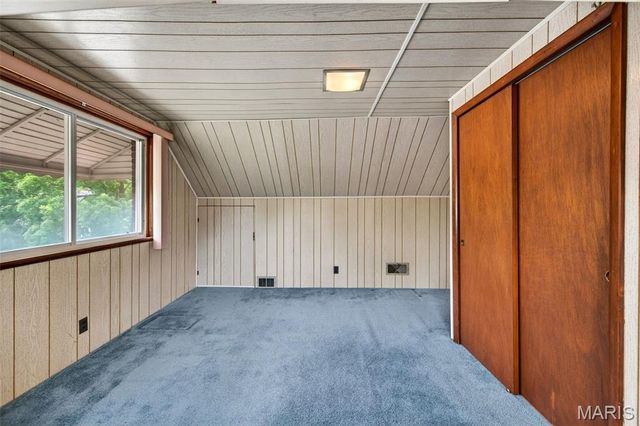 8735 Glenwood Drive, St Louis, MO 63126