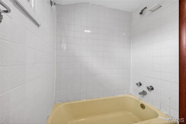8735 Glenwood Drive, St Louis, MO 63126