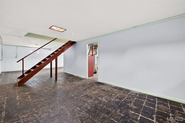 8735 Glenwood Drive, St Louis, MO 63126