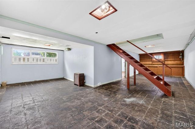 8735 Glenwood Drive, St Louis, MO 63126