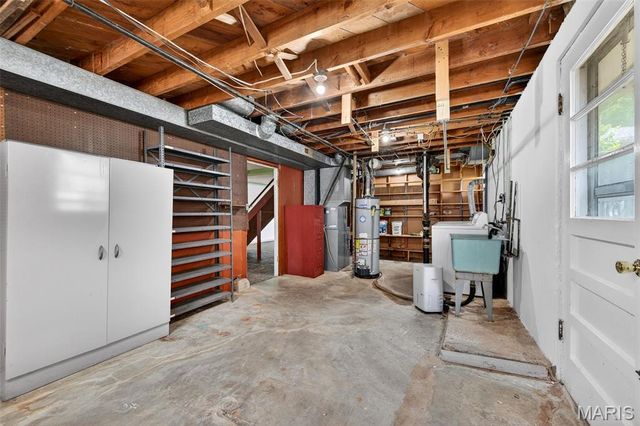 8735 Glenwood Drive, St Louis, MO 63126