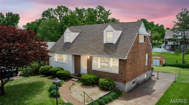 8735 Glenwood Drive, St Louis, MO 63126