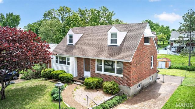 8735 Glenwood Drive, St Louis, MO 63126