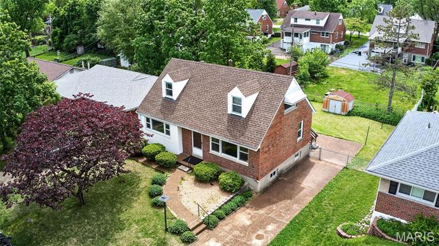 8735 Glenwood Drive, St Louis, MO 63126