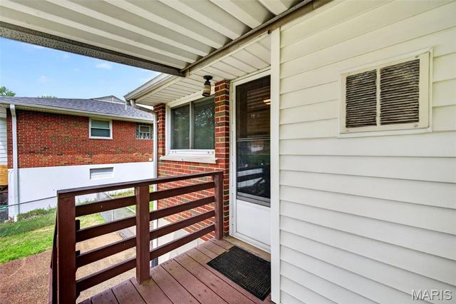 8735 Glenwood Drive, St Louis, MO 63126
