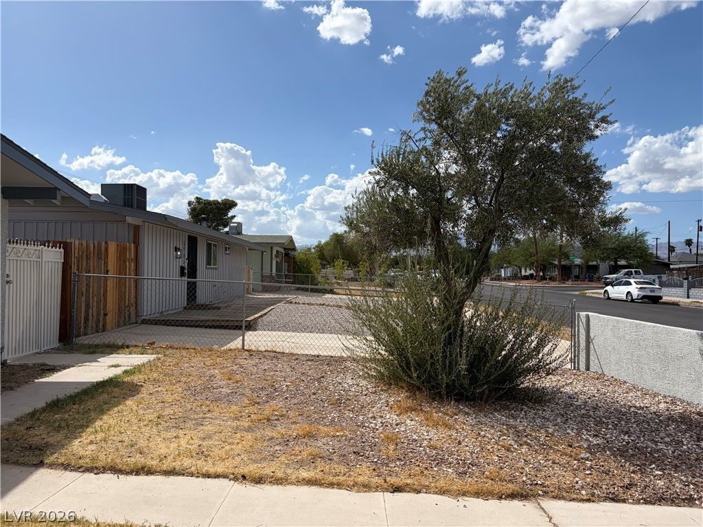 5701 Evergreen Avenue, Las Vegas, NV 89107 — photo 3