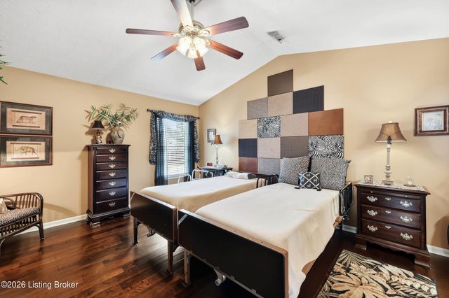 10902 Oxford Commons Ct, Louisville, KY 40291