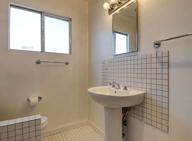 2920 Santa Clara Avenue SE, Albuquerque, NM 87106