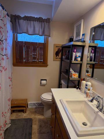 826 Maple Street NE, Hutchinson, MN 55350