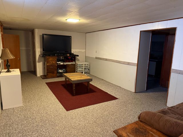 826 Maple Street NE, Hutchinson, MN 55350