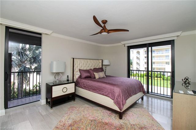 9653 Gulf Shore DR 203, Naples, FL 34108