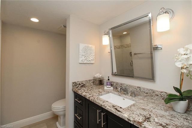 9653 Gulf Shore DR 203, Naples, FL 34108