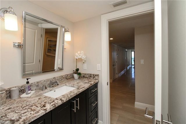 9653 Gulf Shore DR 203, Naples, FL 34108