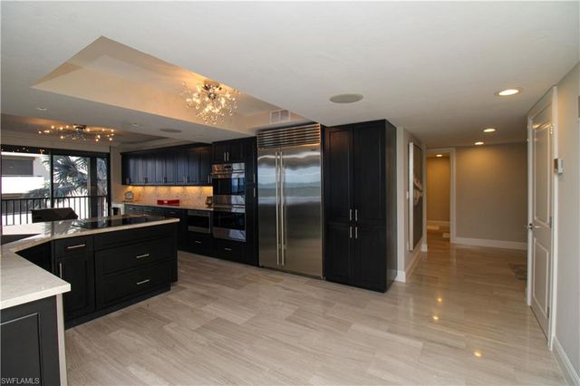 9653 Gulf Shore DR 203, Naples, FL 34108