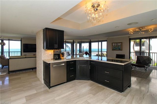 9653 Gulf Shore DR 203, Naples, FL 34108
