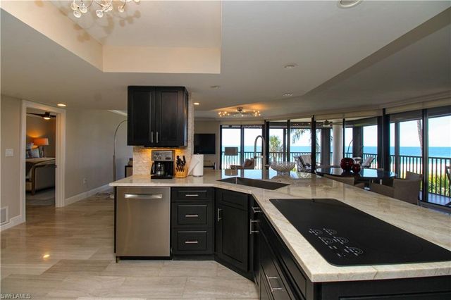 9653 Gulf Shore DR 203, Naples, FL 34108