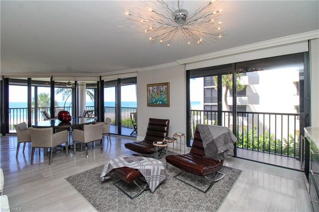 9653 Gulf Shore DR 203, Naples, FL 34108
